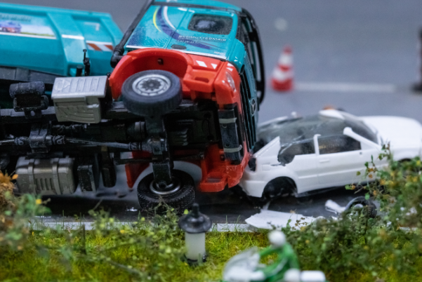 交通事故对方全责可以要求哪些赔偿：很多(保险公司先赔)