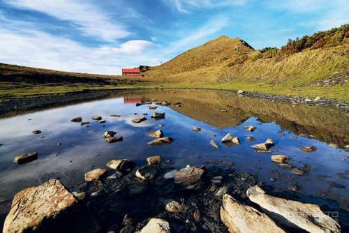 利用光线与构图拍出不一样的湖边美景 